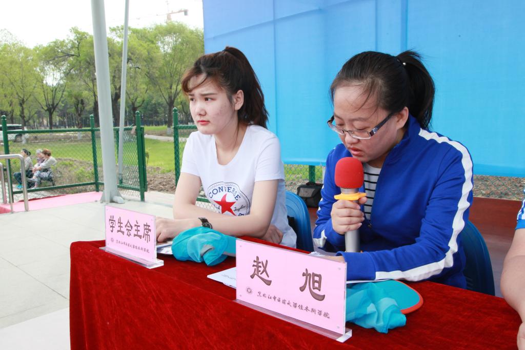 团委书记赵旭宣读大会纪律及精神文明评比条件