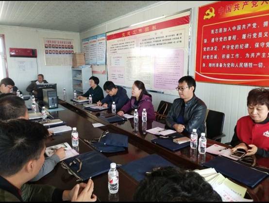 陈景华书记对驻村的党员干部培训(1).png