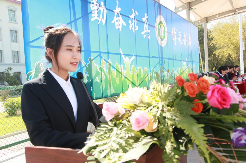 在校生代表刘可同学发言